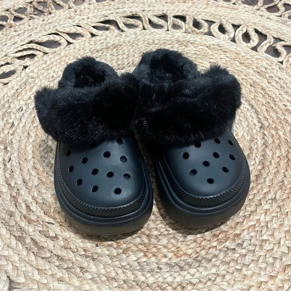 NWT Crocs Stomp Fur Lined Clog Black Womens 7 - Picture 2 of 9